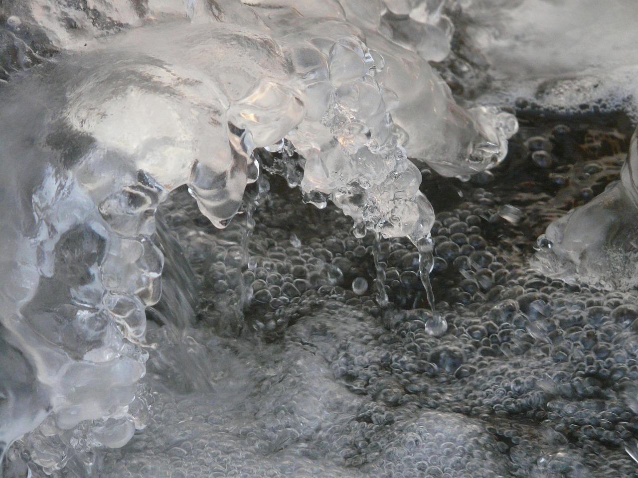 産業未利用熱からマイナス30℃の冷熱を生成：熱音響冷却システムの技術革新と導入効果